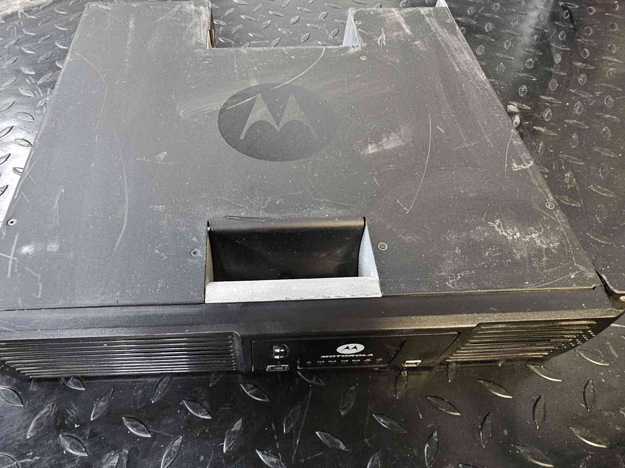 Motorola SLR8000 MOTOTRBO Digital DMR Repeater Base Station — Used Tested